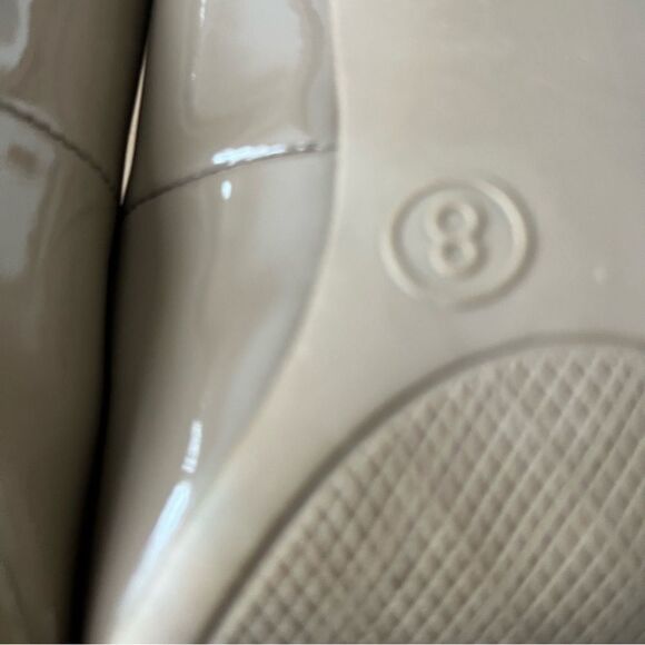 😊 3/$30 patent leather-like 3" heel round toe pumps Women's 8 TAUPE - Picture 10 of 13